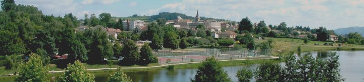 vue de l‘étang de Matour et des tennis