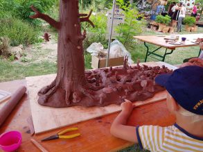 atelier enfants marché des potiers MATOUR