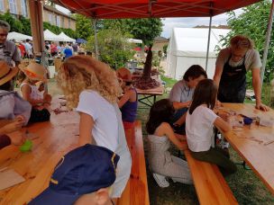 atelier enfants marché des potiers MATOUR