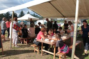 atelier enfants marché des potiers MATOUR