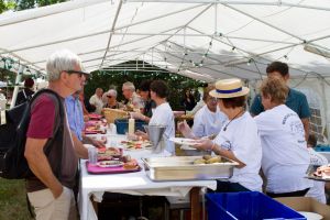 les bénévoles marché des potiers MATOUR