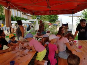 atelier enfants marché des potiers MATOUR