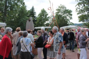public nombreux marché des potiers MATOUR