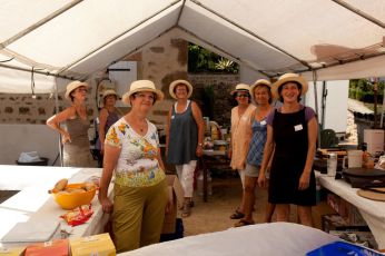 les bénévoles marché des potiers MATOUR